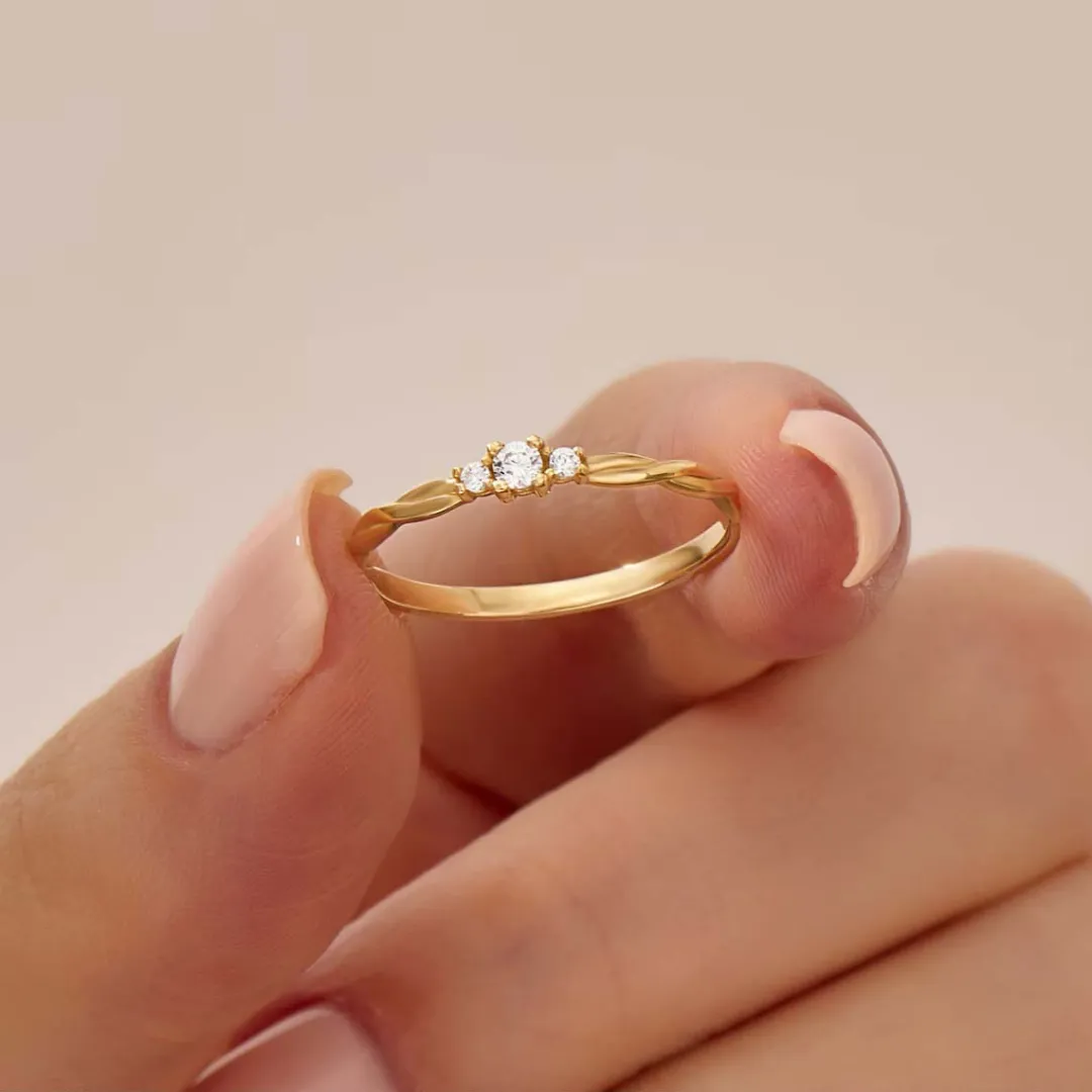 /public/photos/live/Moissanite Diamond Minimal Twisted Ring 1106 (4).webp